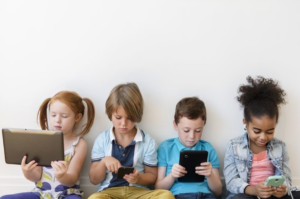 Screen Time Addiction: How to Handle Children Digital Craving?