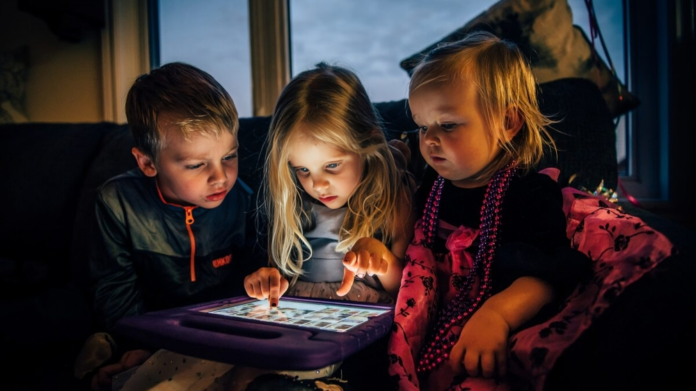 Screen Time Addiction: How to Handle Children Digital Craving?